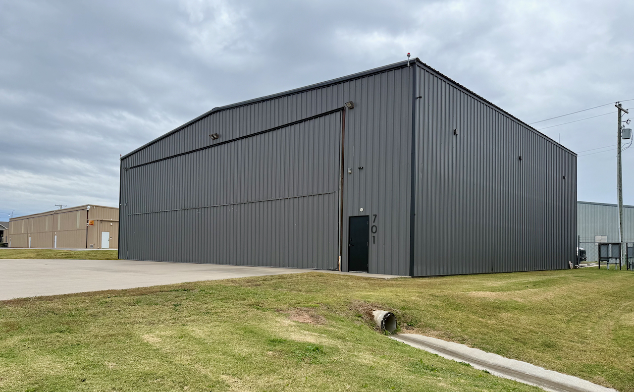 Aircraft Flight Support facility location at Springdale Municipal Airport